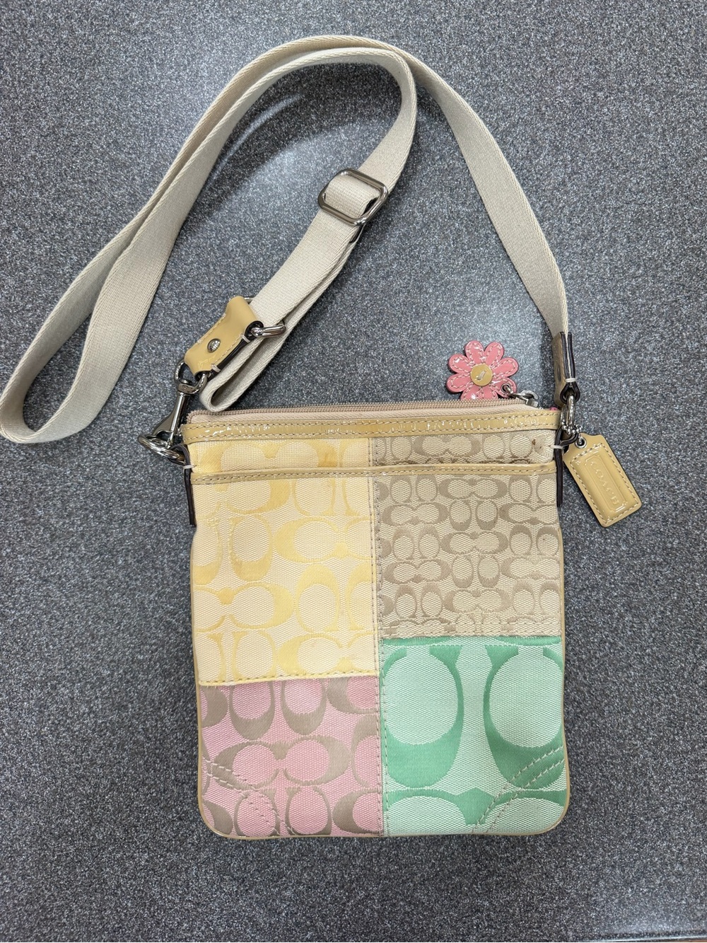 COACH Vintage Y2K Crossbody Signature Patchwork
Flower Pastel